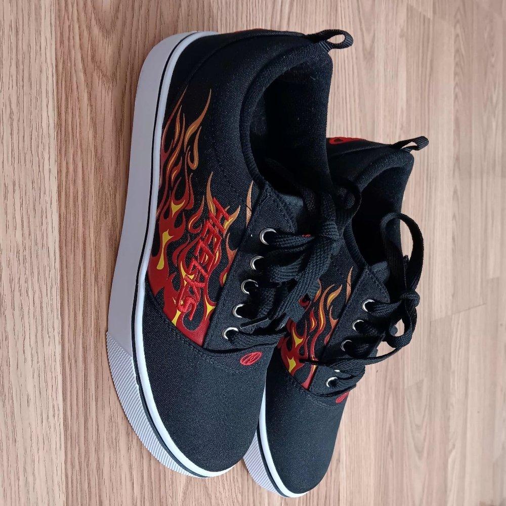 Heelys Pro Mens Size 7 Black Red Flames Athletic Skate Sneakers - Picture 3 of 10